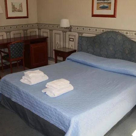 Hall Konukevi 3*
