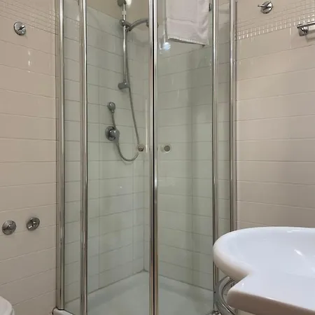 Casa de hóspedes Hall 4*