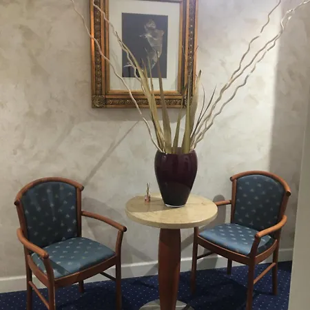 Casa de hóspedes Hall 4*