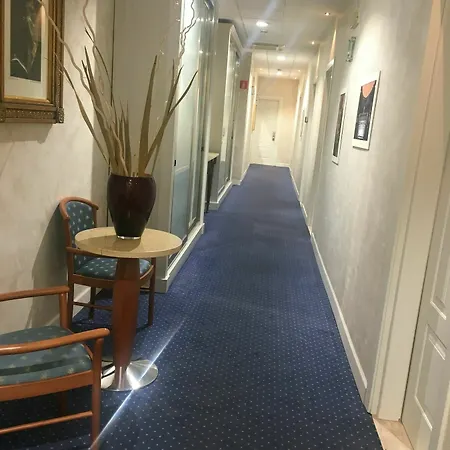 Hall 4*